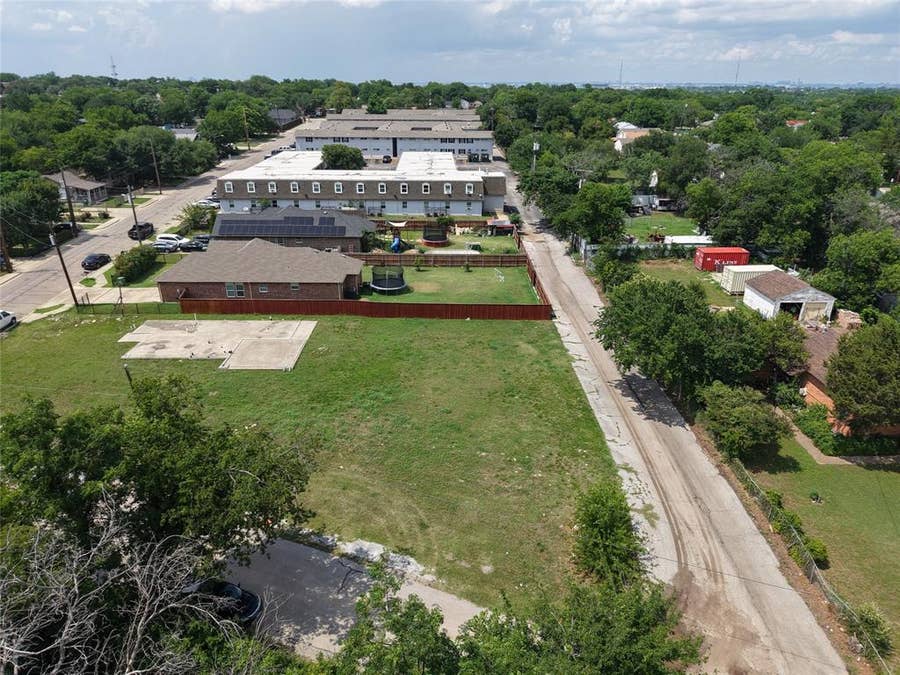 Property photo for 11 W Higgins Boulevard, Cockrell Hill, TX