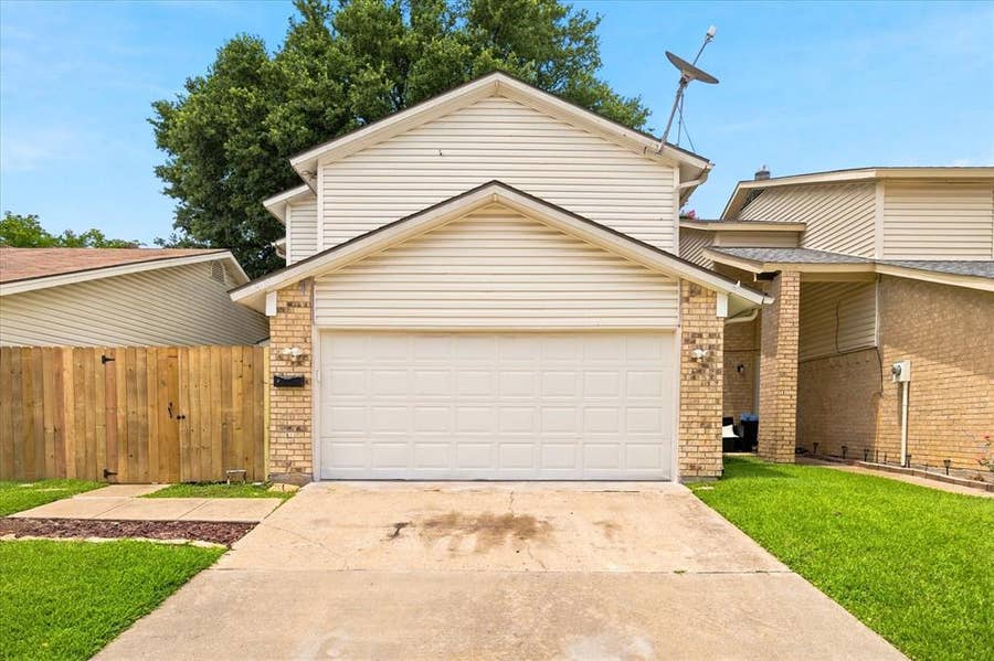 Property photo for 4913 Burlingame Drive, Garland, TX