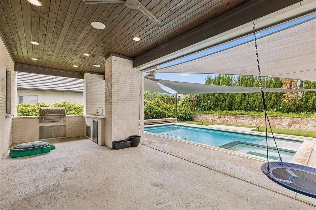 8605 Colina Terrace, Benbrook, TX 76126 Covered grilling area