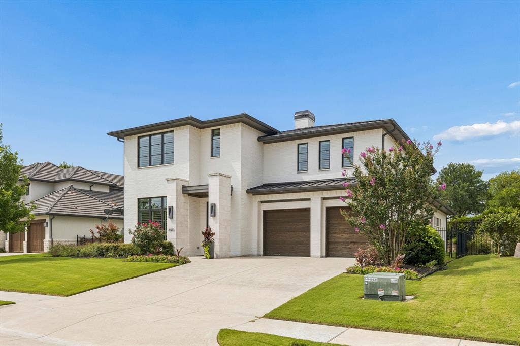 8605 Colina Terrace, Benbrook, TX 76126 A striking entrance