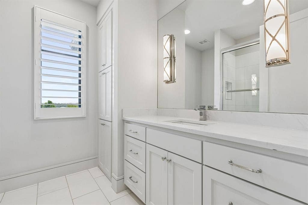8605 Colina Terrace, Benbrook, TX 76126 Bath for the gameroom and front bedroom