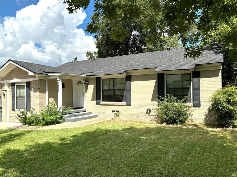 Property photo for 3835 Hawick Lane, Dallas, TX