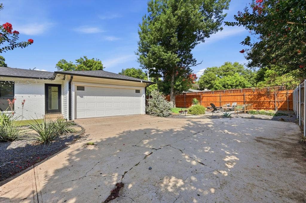 1235 Barlow Avenue, Dallas, TX 75224