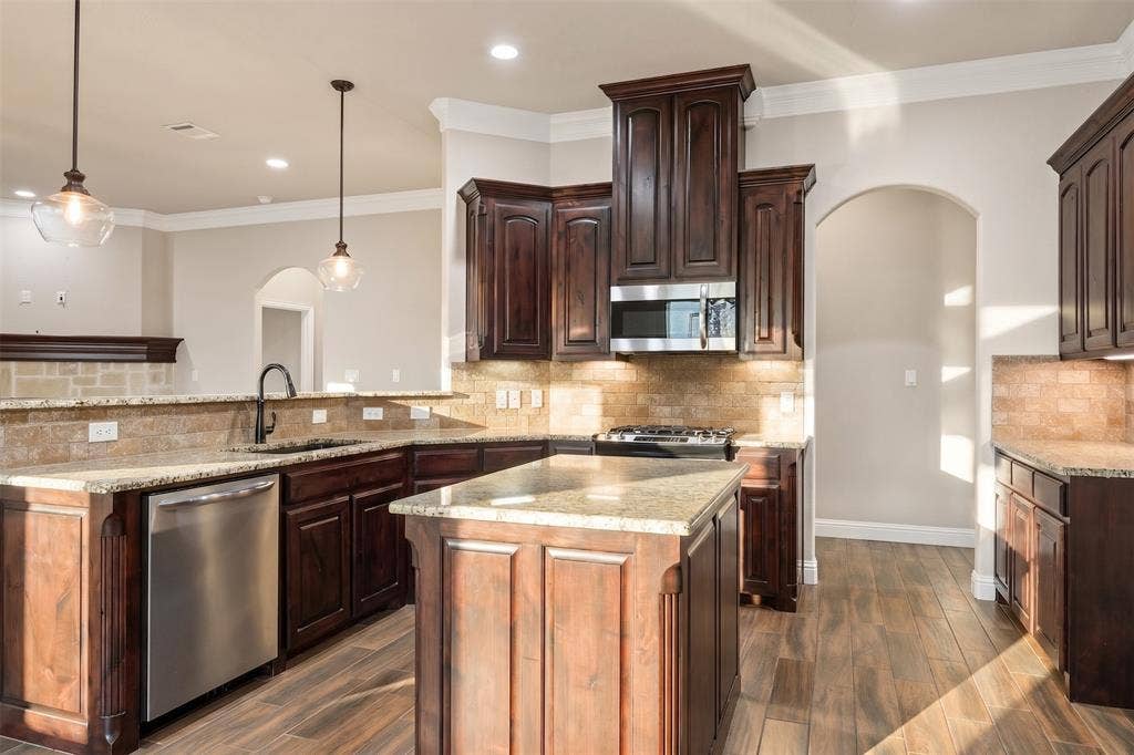 2038 Clive Drive, Granbury, TX 76048 2038 Clive Drive, Granbury, TX 76048