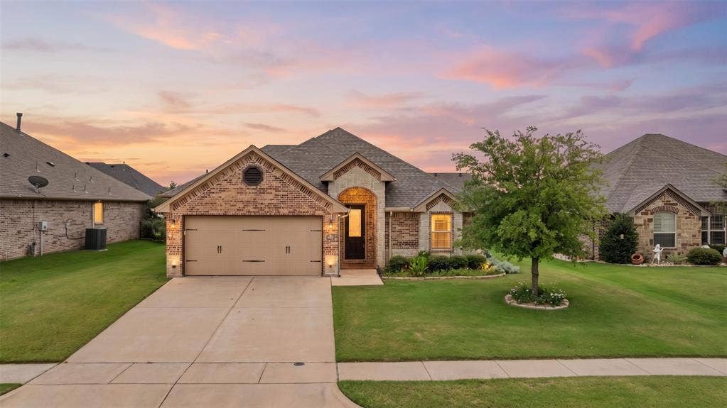 2038 Clive Drive, Granbury, TX 76048 2038 Clive Drive, Granbury, TX 76048
