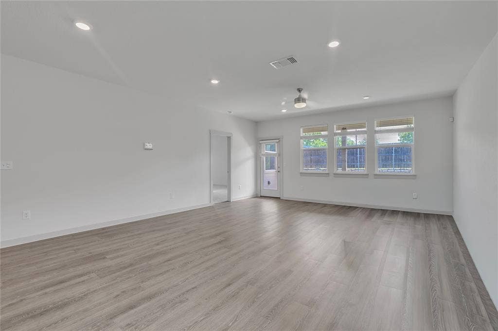 10633 DEFENDER Trail, Austin, TX 78754 10633 DEFENDER Trail, Austin, TX 78754