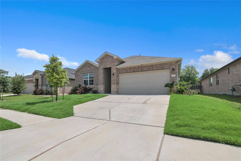 10633 DEFENDER Trail, Austin, TX 78754 10633 DEFENDER Trail, Austin, TX 78754