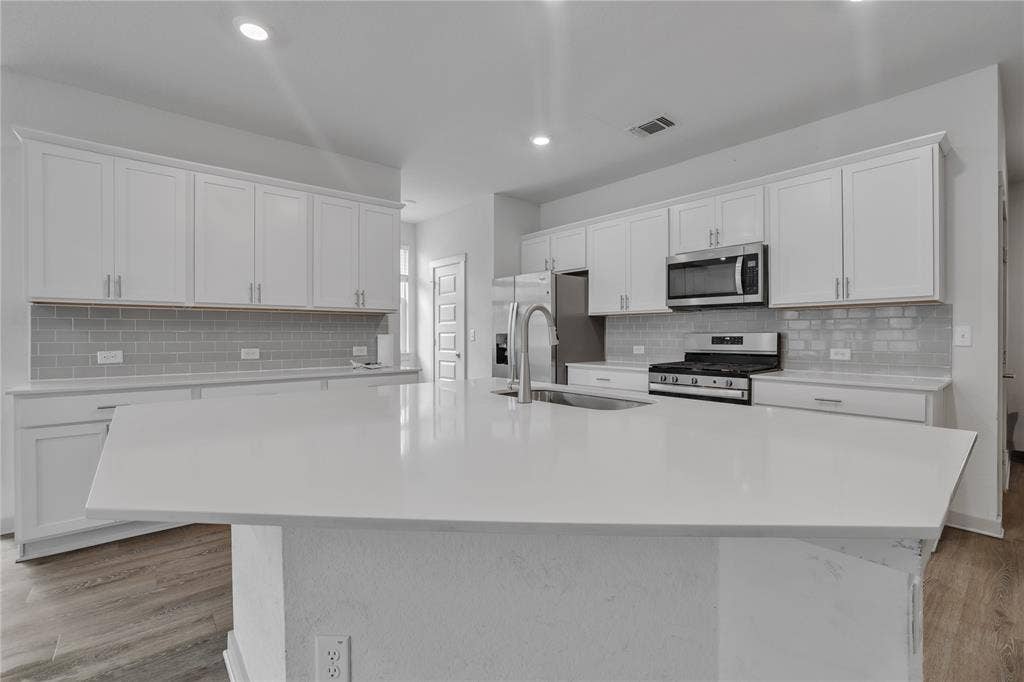 10633 DEFENDER Trail, Austin, TX 78754 10633 DEFENDER Trail, Austin, TX 78754