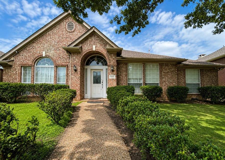 Property photo for 1405 Meadow Drive, Irving, TX