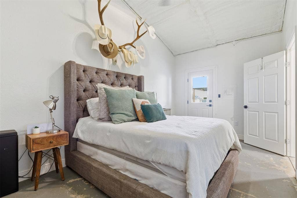 208 Valle Vista Road, Aledo, TX 76008 Guest House Bedroom