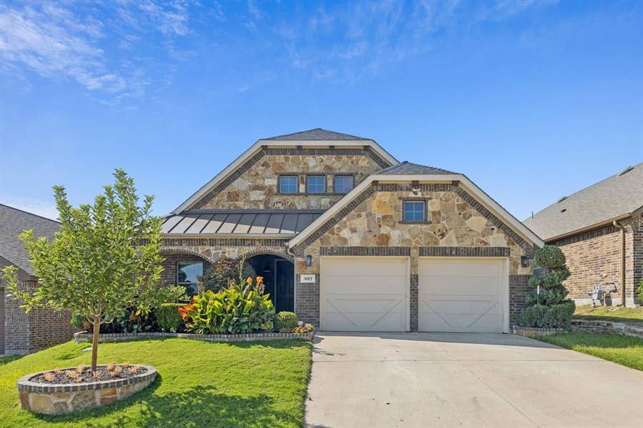Property photo for 3012 Waterglen Drive, Fort Worth, TX