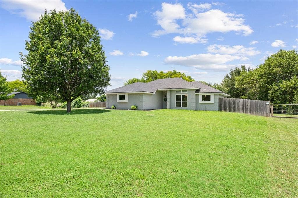 740 Castleman Creek Road, Hewitt, TX 76643 740 Castleman Creek Road, Hewitt, TX 76643