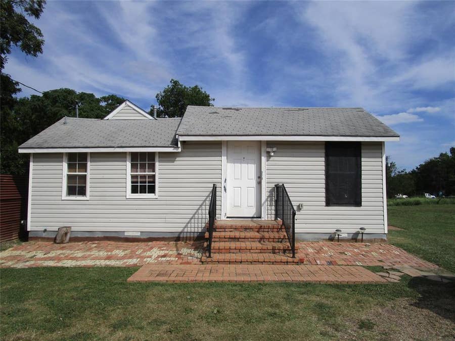 Property photo for 3718 N Westmoreland Road, Dallas, TX