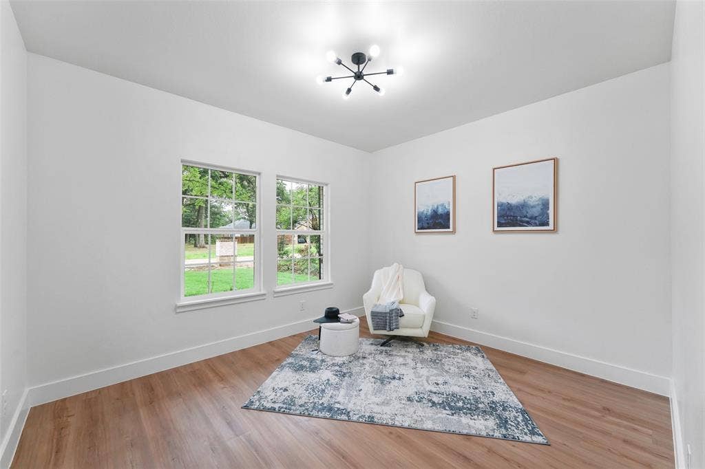 117 Parkside Drive, Trinidad, TX 75163 Bright room with wood-finish flooring and white baseboards