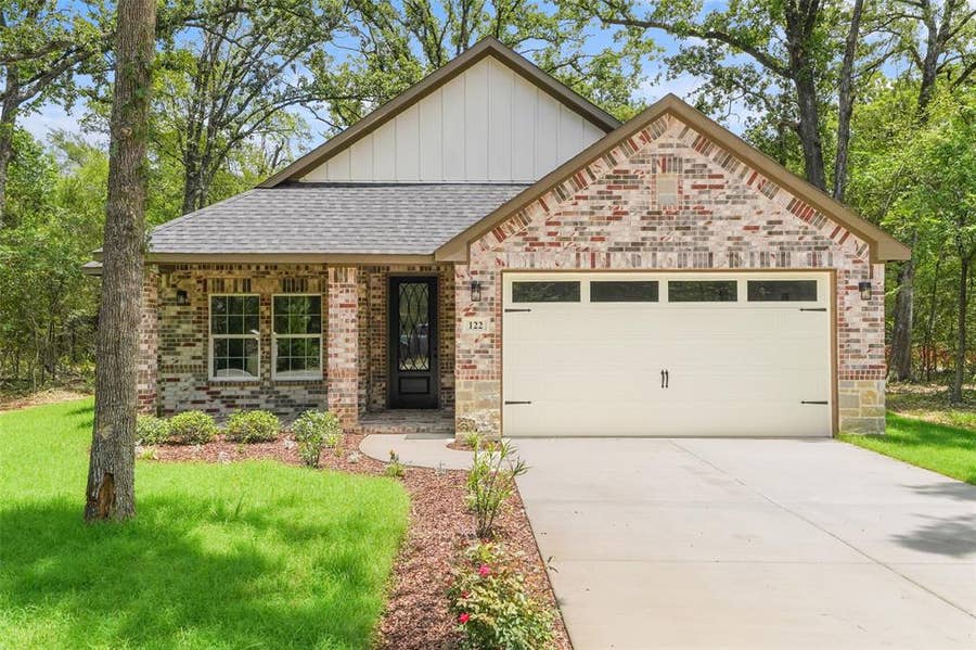 Property photo for 122 E Beachwood Loop, Trinidad, TX