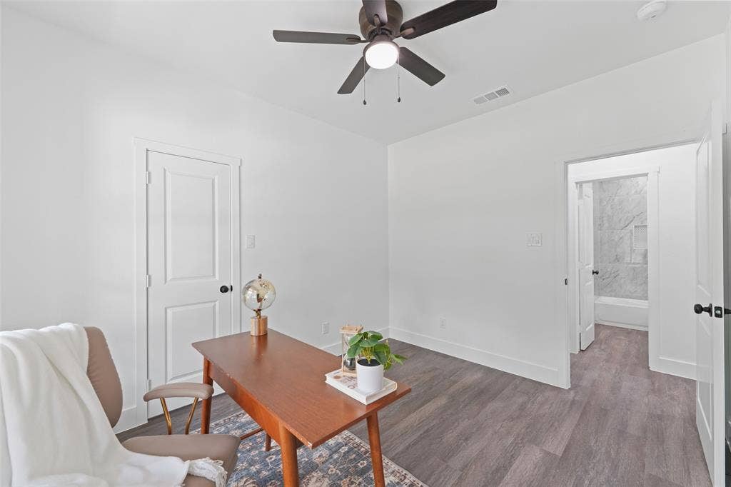 122 E Beachwood Loop, Trinidad, TX 75163 Versatile room featuring wood-finish flooring, a contemporary ceiling fan, and white baseboards