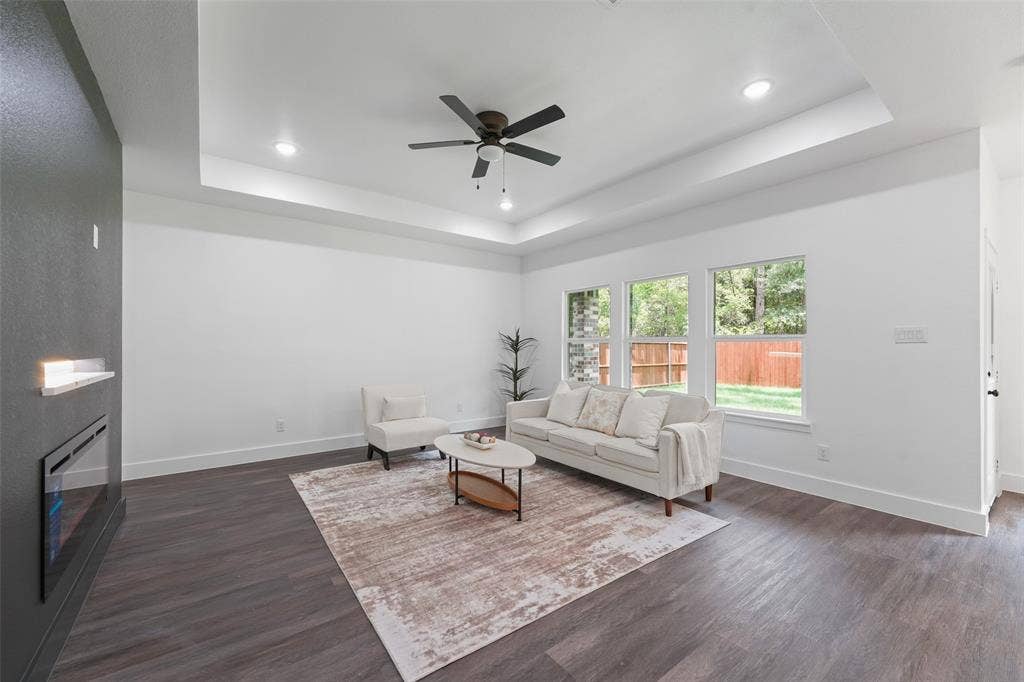 122 E Beachwood Loop, Trinidad, TX 75163 Spacious living area featuring wood-finish flooring, a tray ceiling with recessed lighting, and a ceiling fan