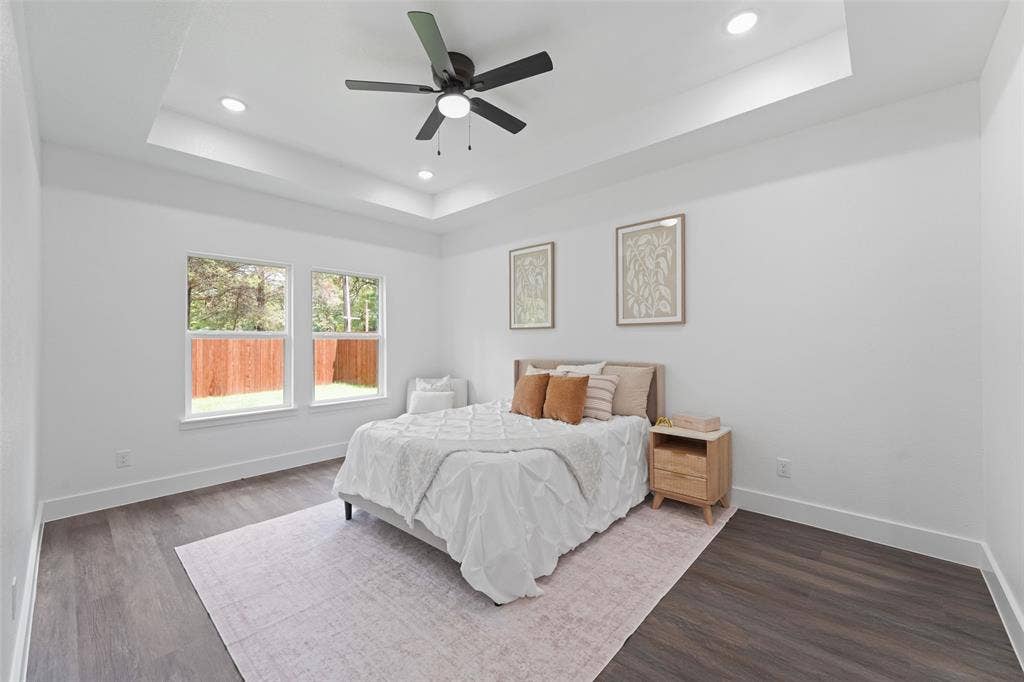 122 E Beachwood Loop, Trinidad, TX 75163 Recessed lighting and a ceiling fan illuminate a tray ceiling