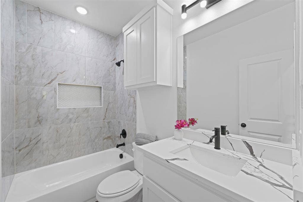 122 E Beachwood Loop, Trinidad, TX 75163 Bathroom featuring a white vanity with an integrated rectangular sink, a black single-handle faucet, and a large mirror