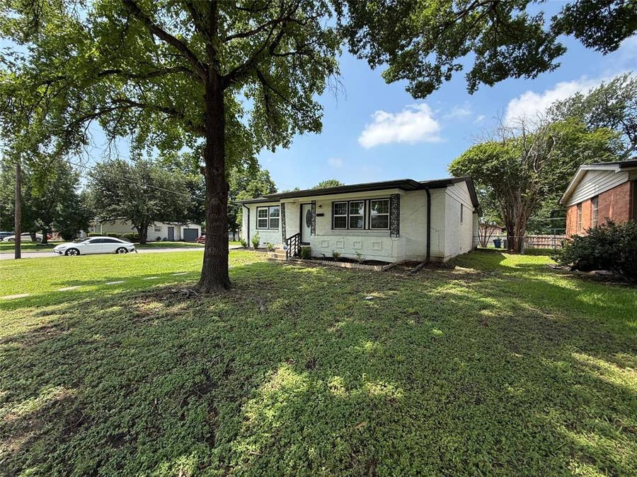 Property photo for 10403 Sandra Lynn Drive, Dallas, TX