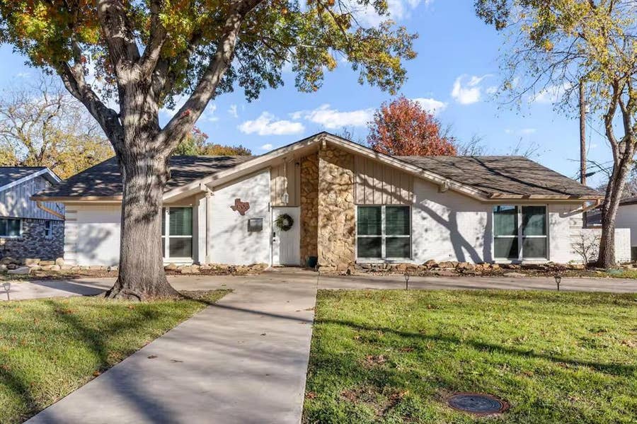 Property photo for 1706 Esquire Place, Grand Prairie, TX