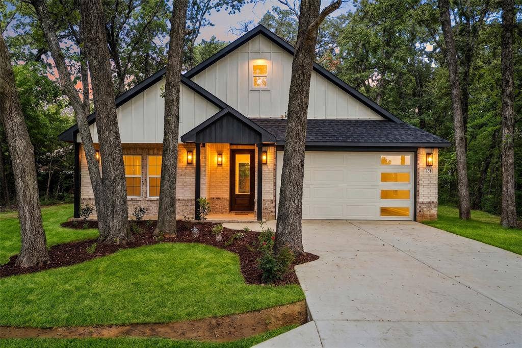 231 E Beachwood Loop, Trinidad, TX 75163 Modern farmhouse exterior featuring board and batten siding and light-toned brick
