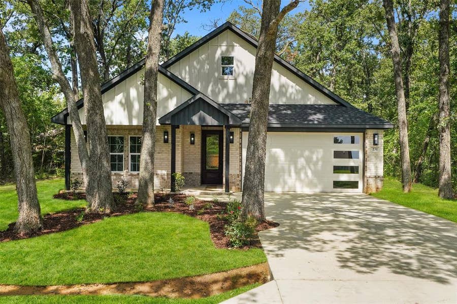 Property photo for 231 E Beachwood Loop, Trinidad, TX
