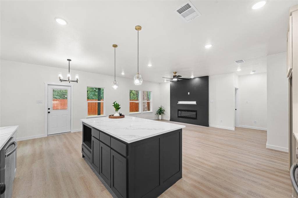 231 E Beachwood Loop, Trinidad, TX 75163 Spacious interior featuring wood-finish flooring and recessed lighting