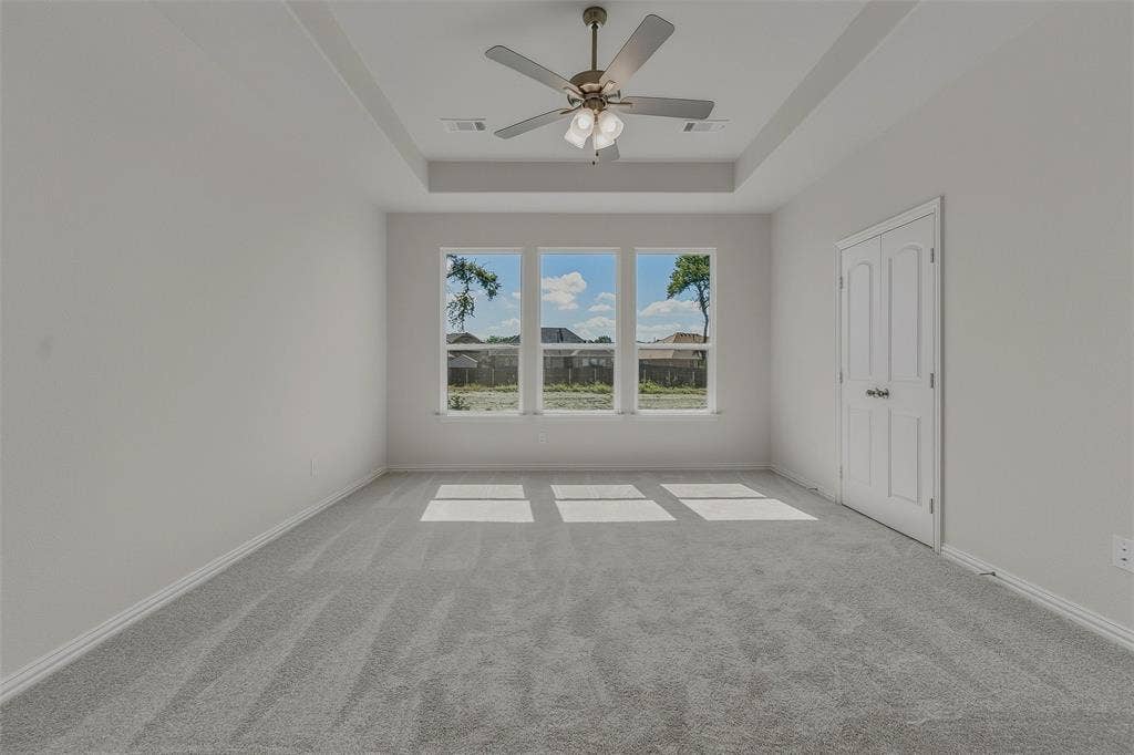 Tray ceiling with a ceiling fan light fixture