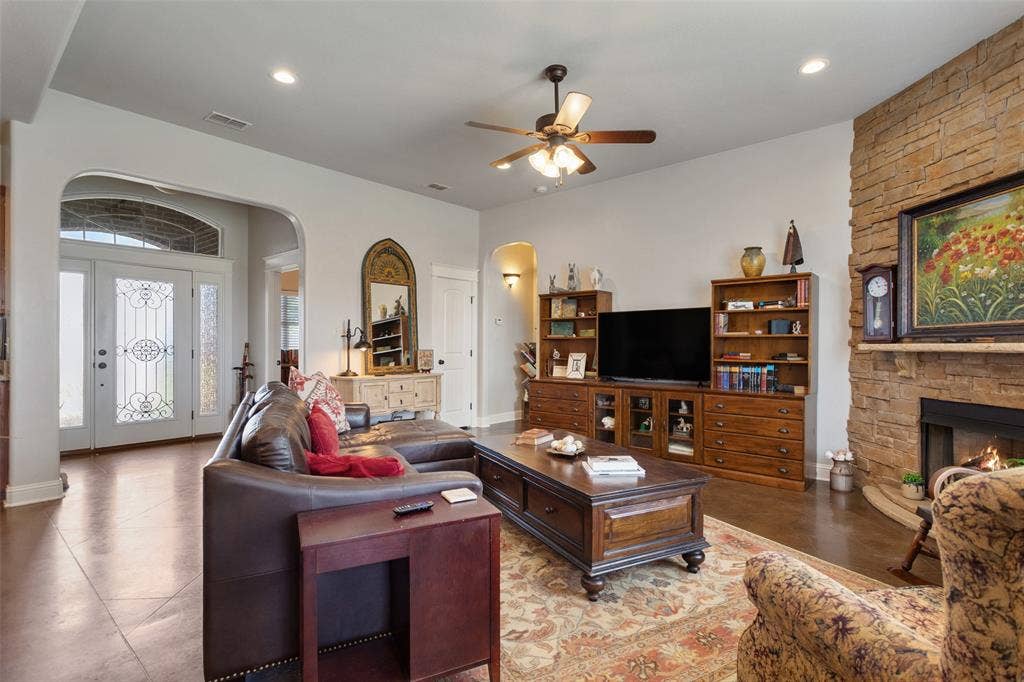 1505 Lucy Circle, Lindale, TX 75771 1505 Lucy Circle, Lindale, TX 75771