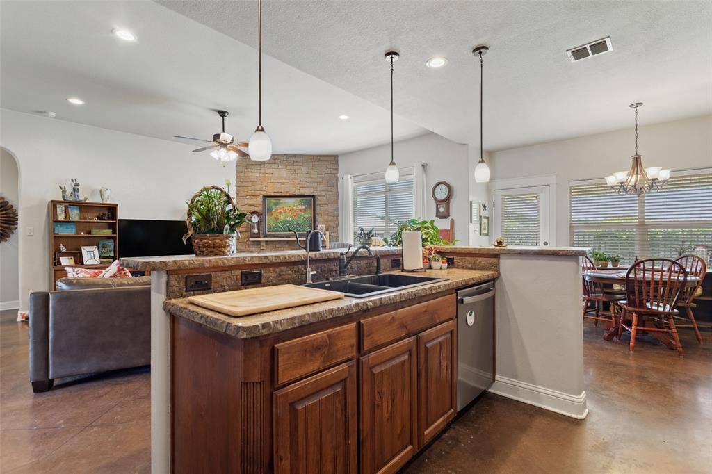1505 Lucy Circle, Lindale, TX 75771 1505 Lucy Circle, Lindale, TX 75771