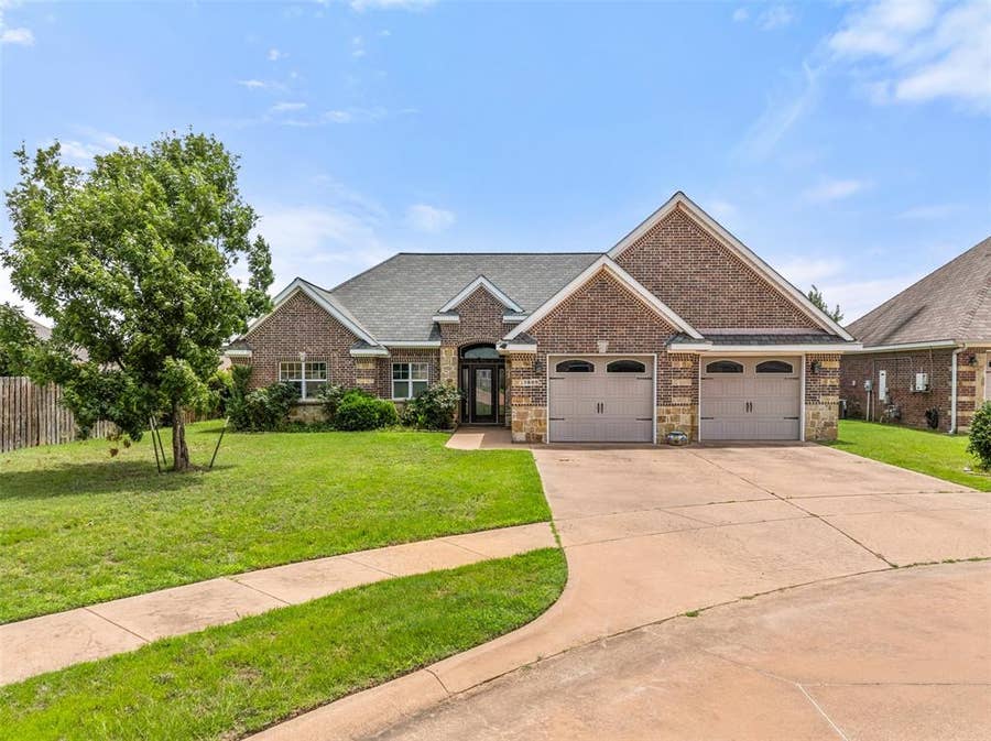 Property photo for 1505 Lucy Circle, Lindale, TX