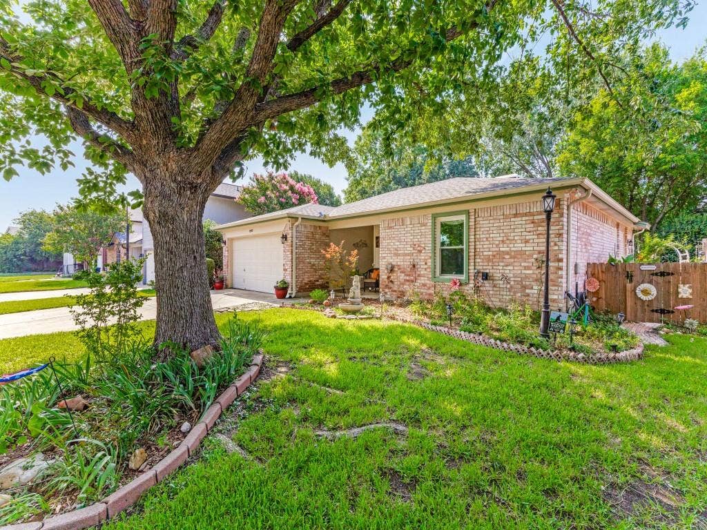 4909 Prairie Creek Trail, Fort Worth, TX 76179 Welcome Home!