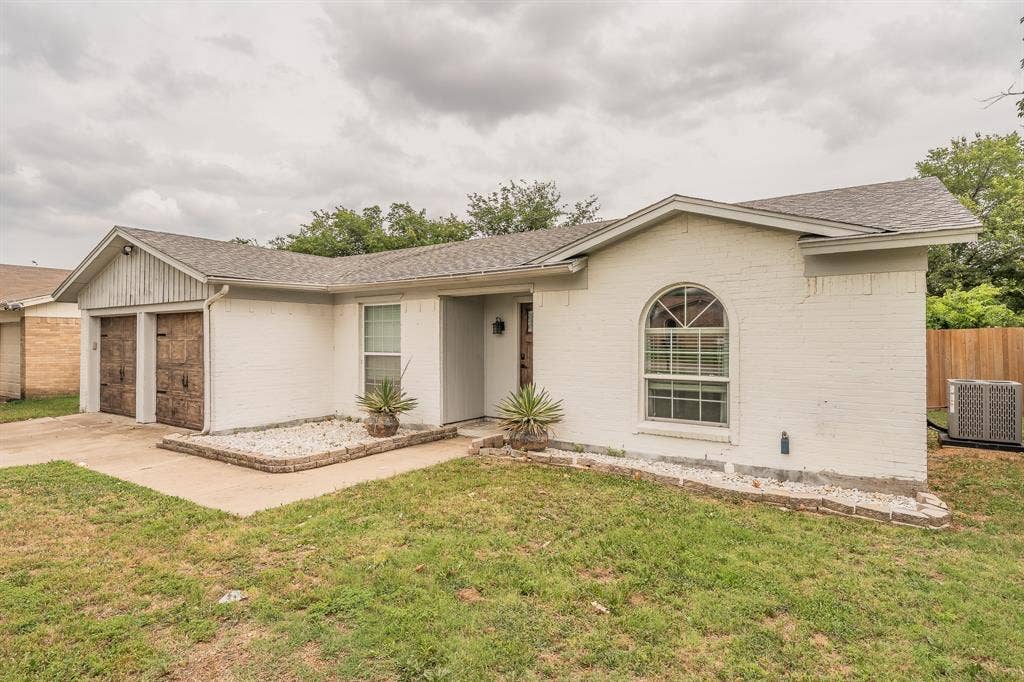 5612 Macgregor Drive, Haltom City, TX 76148 Brick exterior featuring painted white finish