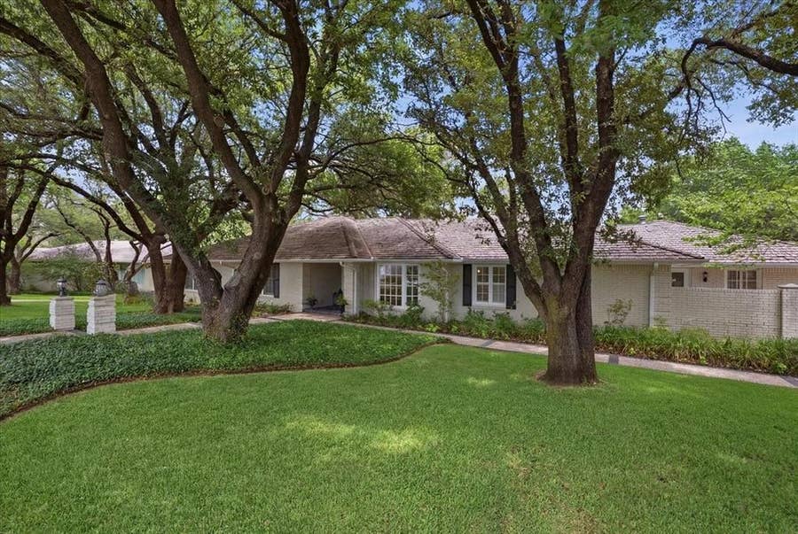 Property photo for 2209 Canterbury Drive, Westover Hills, TX