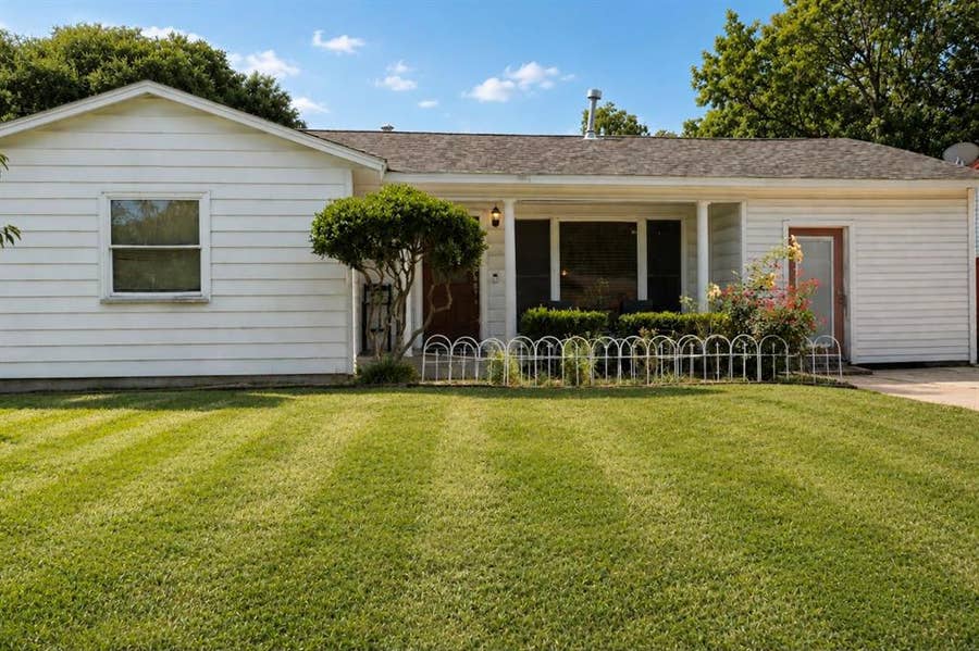 Property photo for 1010 Mcclendon Street, Irving, TX