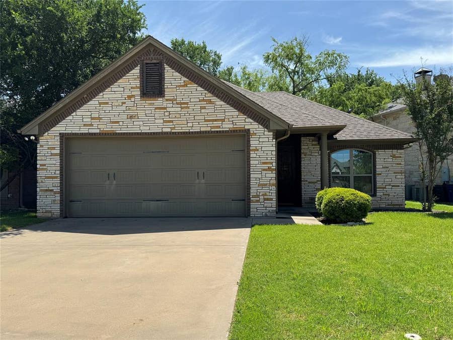 Property photo for 1309 Preston Trail Court, Granbury, TX