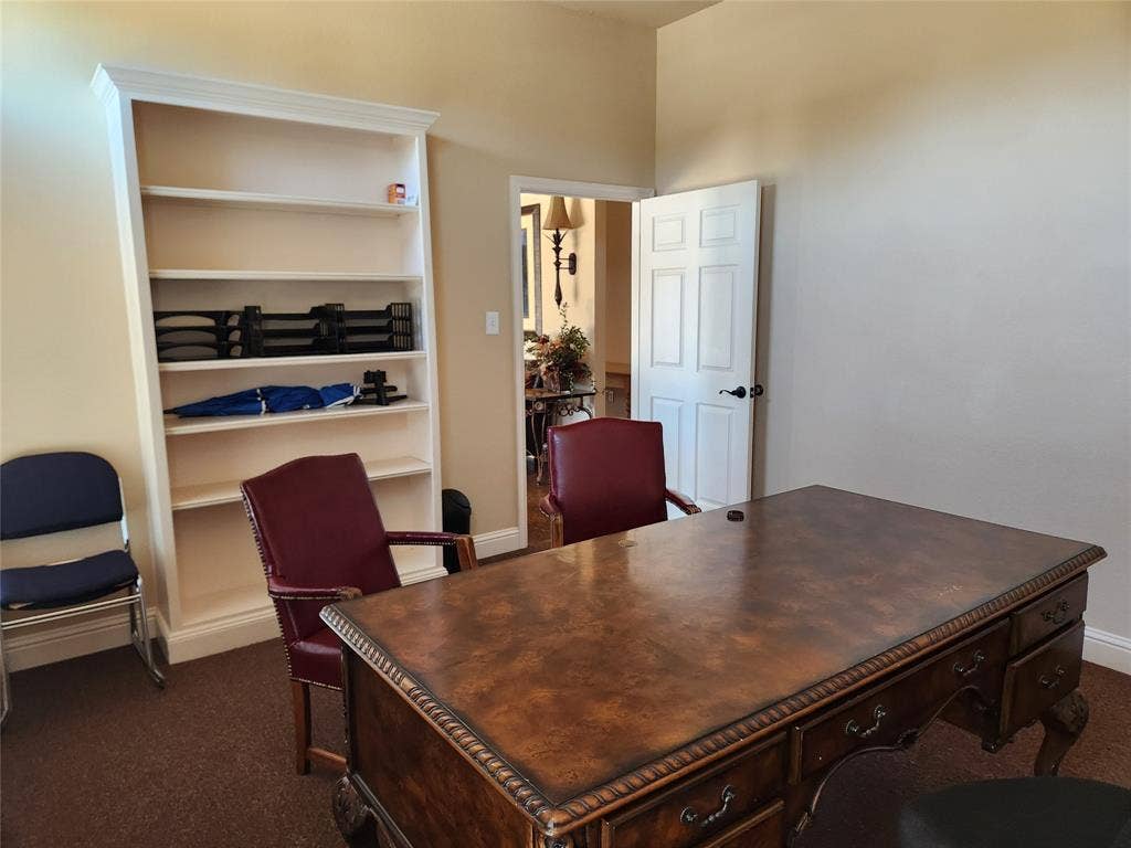 1905 W Ennis Avenue, #301, Ennis, TX 75119 Built-in shelving unit with crown molding