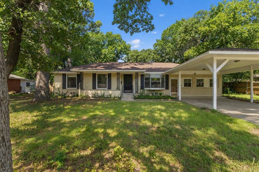 Property photo for 2603 Sherwood Street, Denton, TX