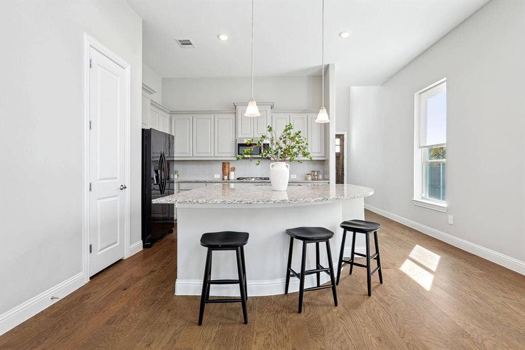 Huge island allows for great entertaining