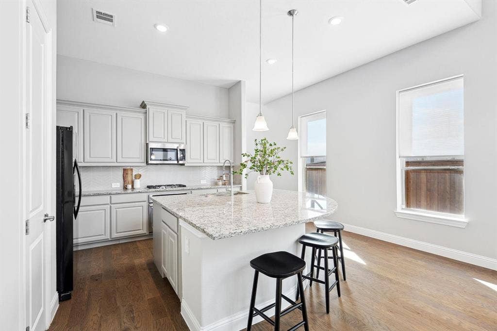 Pendant Lighting, Island with Dining Bar