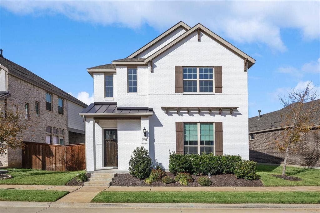 Welcome to 727 Waterbrook Pkwy in Argyle