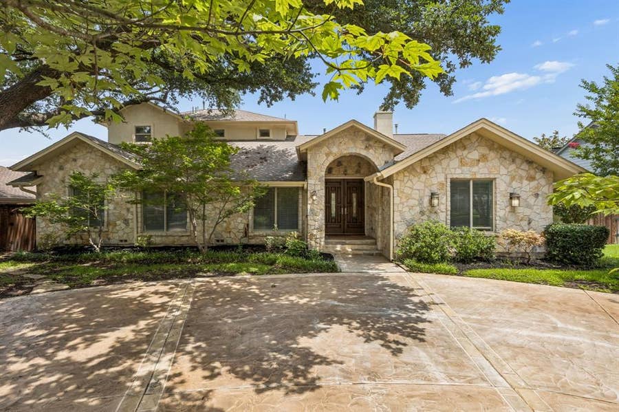 Property photo for 7635 Tanglecrest Drive, Dallas, TX