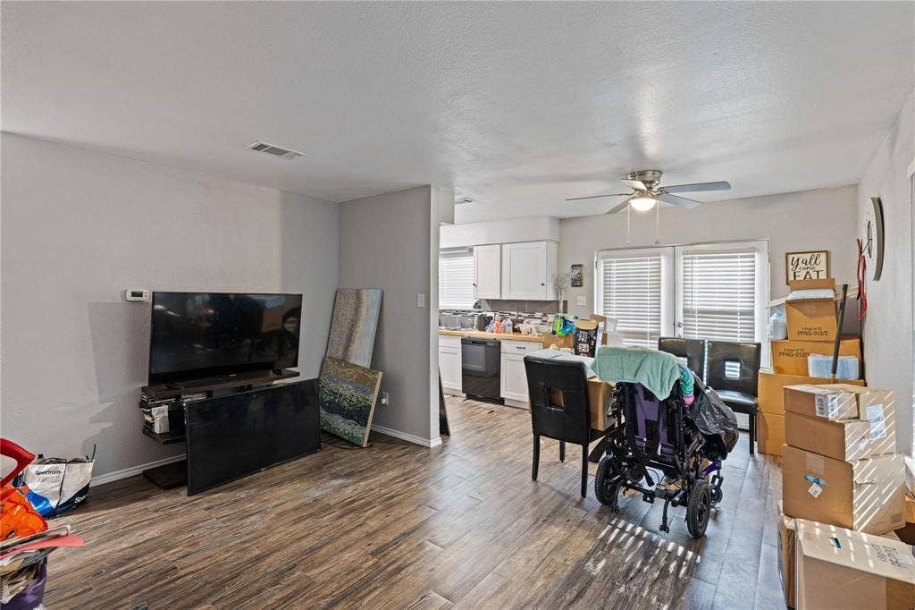 107 Ray Street, Arlington, TX 76010 107 Ray Street, Arlington, TX 76010