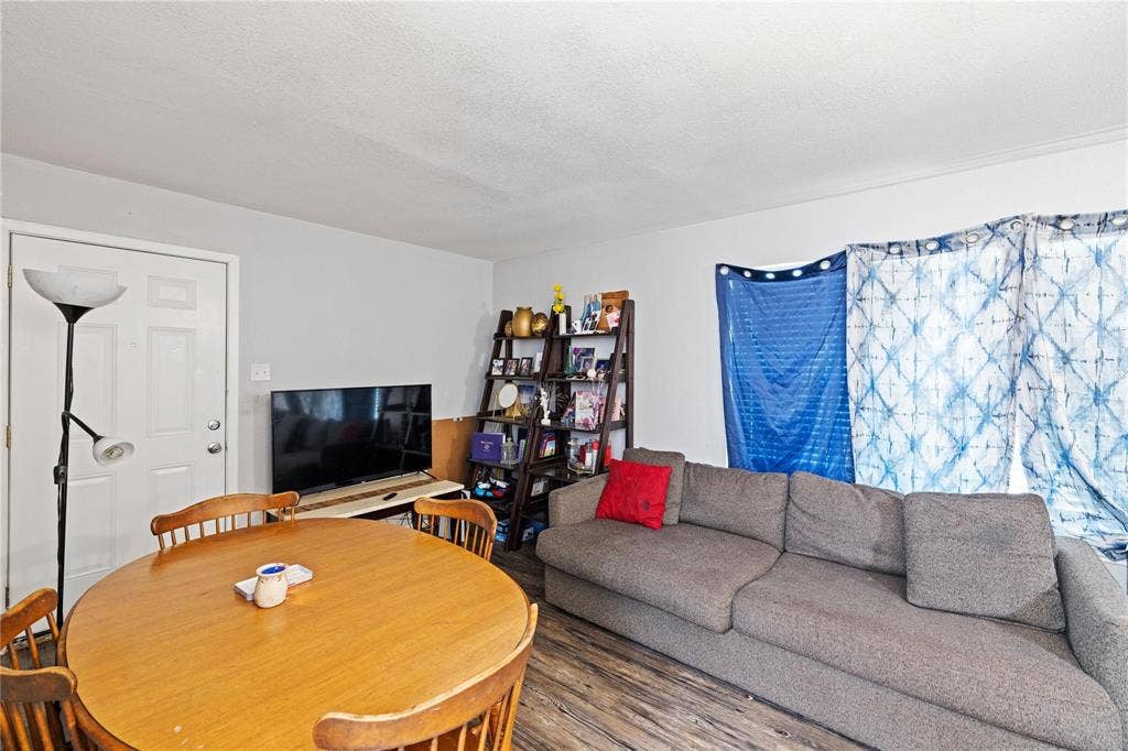 107 Ray Street, Arlington, TX 76010 107 Ray Street, Arlington, TX 76010