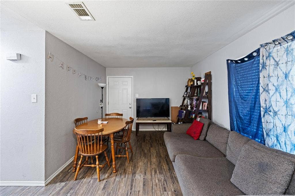 107 Ray Street, Arlington, TX 76010 107 Ray Street, Arlington, TX 76010