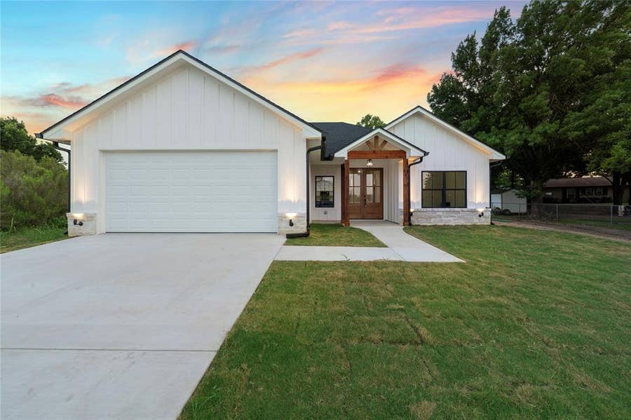 Property photo for 267 Sherwood Drive, Woodway, TX