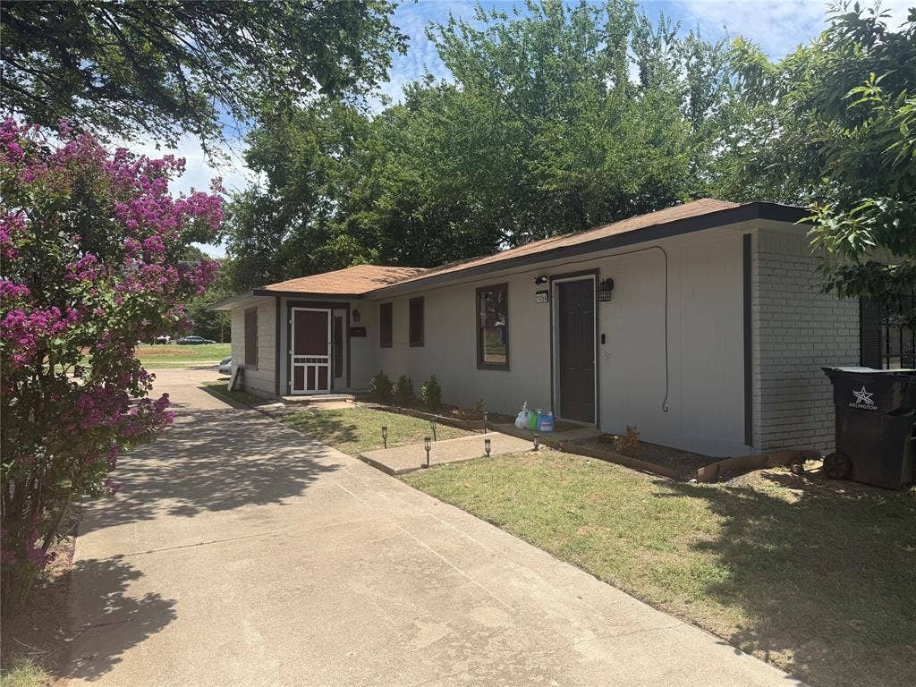 109 Ray Street, Arlington, TX 76010