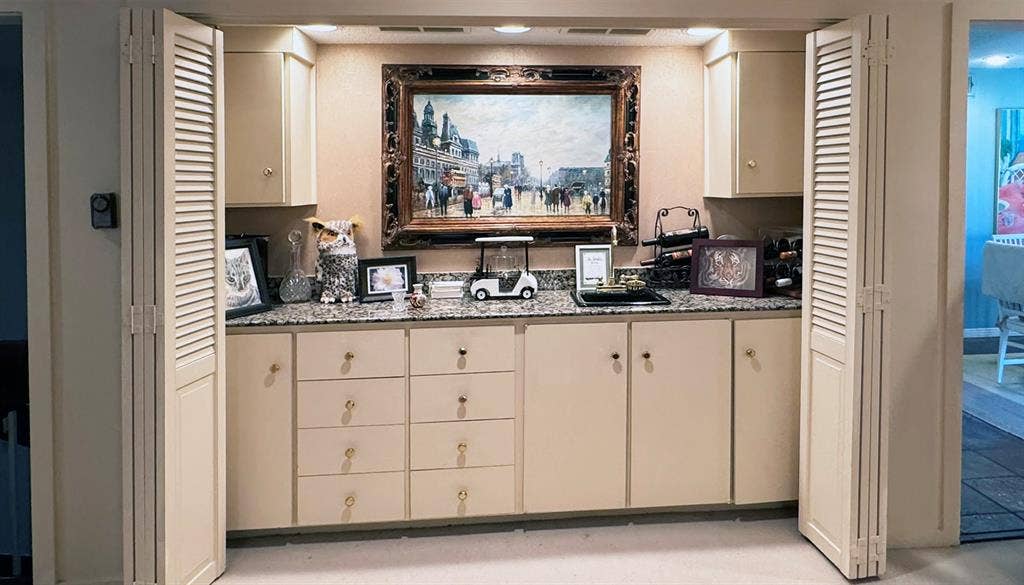 200 Balboa Court, Irving, TX 75062 Wet Bar