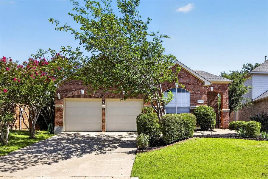 Property photo for 9827 Cliffside Drive, Irving, TX